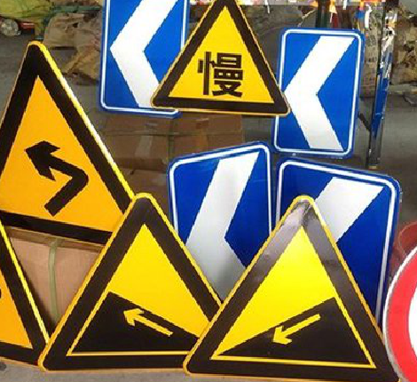 平阳标识标牌中颜色的确定是很重要的。